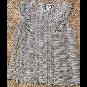 NWOT Women’s Elle Ruffle keyhole top size small